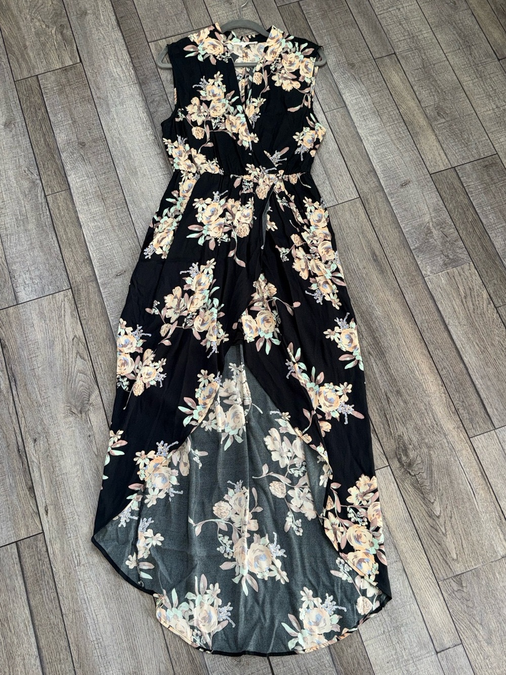 ASTR The Label Sleeveless Floral Hi Lo Faux Wrap Maxi Dress Keyhole Back